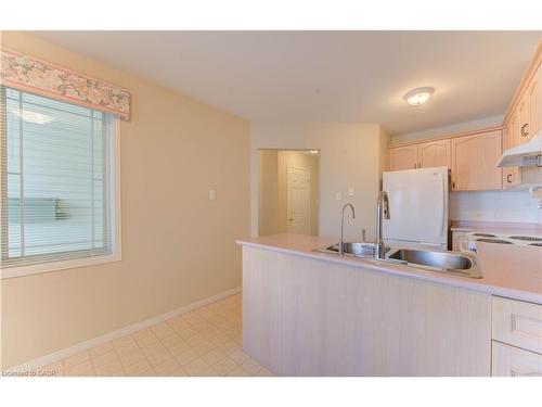 14-50 Midland Drive, Kitchener, ON - Indoor Photo Showing Kitchen With Double Sink