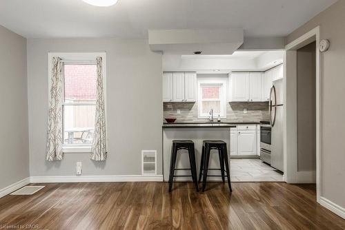 35 Ferrie Street W, Hamilton, ON - Indoor Photo Showing Kitchen