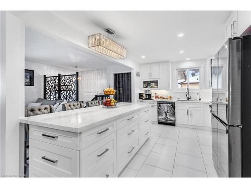 136 Limpert Avenue, Cambridge, ON - Indoor Photo Showing Kitchen With Upgraded Kitchen