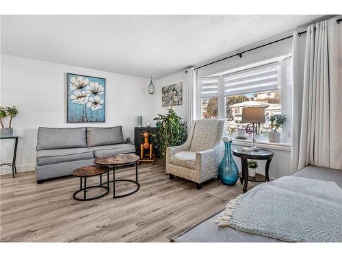 136 Limpert Avenue, Cambridge, ON - Indoor Photo Showing Living Room