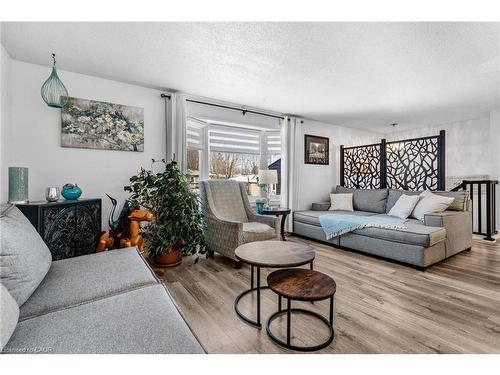 136 Limpert Avenue, Cambridge, ON - Indoor Photo Showing Living Room
