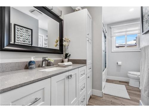 136 Limpert Avenue, Cambridge, ON - Indoor Photo Showing Bathroom