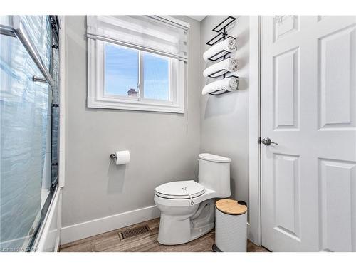 136 Limpert Avenue, Cambridge, ON - Indoor Photo Showing Bathroom