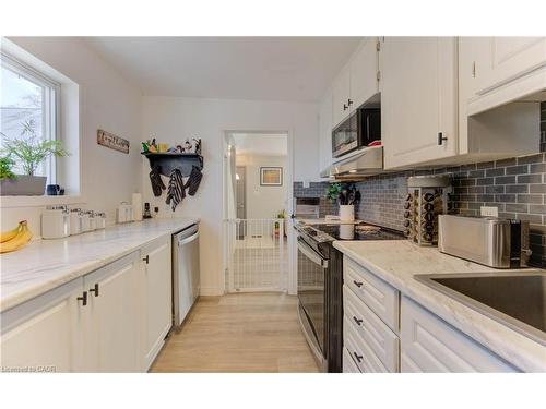 149 Durham Avenue, Cambridge, ON - Indoor Photo Showing Kitchen