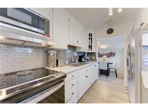 149 Durham Avenue, Cambridge, ON - Indoor Photo Showing Kitchen With Upgraded Kitchen