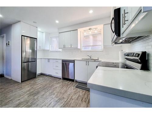 212 Grace Avenue, Hamilton, ON - Indoor Photo Showing Kitchen With Stainless Steel Kitchen With Upgraded Kitchen