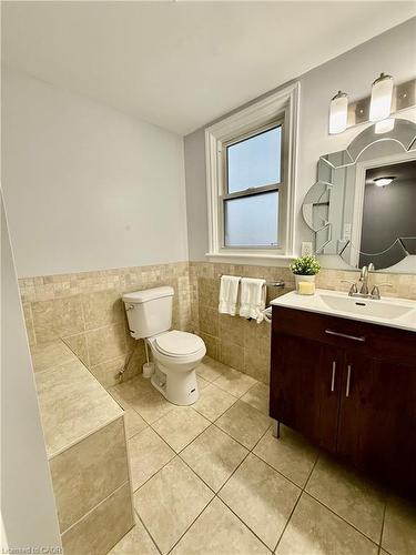 145 Brantdale Avenue, Hamilton, ON - Indoor Photo Showing Bathroom
