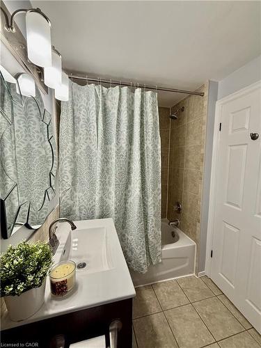 145 Brantdale Avenue, Hamilton, ON - Indoor Photo Showing Bathroom