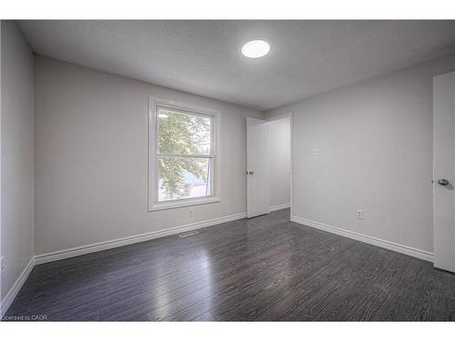 9-206 Green Valley Drive, Kitchener, ON - Indoor Photo Showing Other Room