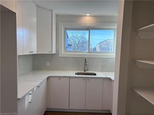 10-149 St Catharines Street, Smithville, ON - Indoor Photo Showing Kitchen