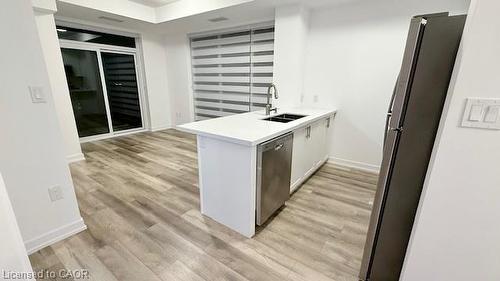 1009-470 Dundas Street E, Waterdown, ON - Indoor Photo Showing Kitchen