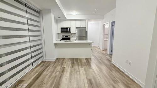 1009-470 Dundas Street E, Waterdown, ON - Indoor Photo Showing Kitchen