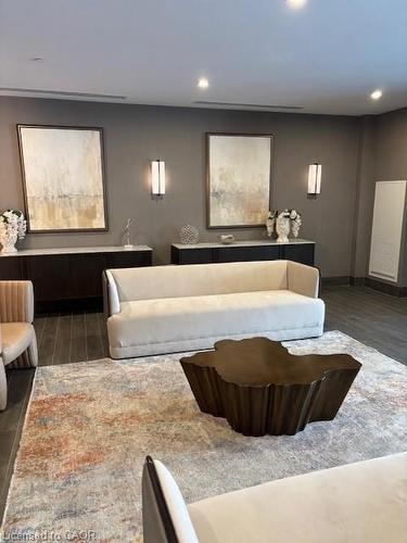 1009-470 Dundas Street E, Waterdown, ON - Indoor Photo Showing Living Room