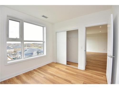 219-1936 Rymal Road E, Hamilton, ON - Indoor Photo Showing Other Room