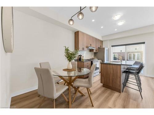 25-205 Thames Way, Mount Hope, ON - Indoor Photo Showing Dining Room