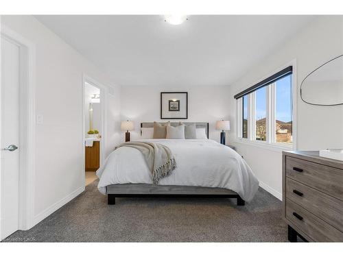 25-205 Thames Way, Mount Hope, ON - Indoor Photo Showing Bedroom