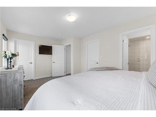 25-205 Thames Way, Mount Hope, ON - Indoor Photo Showing Bedroom