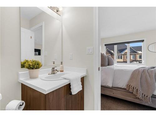 25-205 Thames Way, Mount Hope, ON - Indoor Photo Showing Bathroom