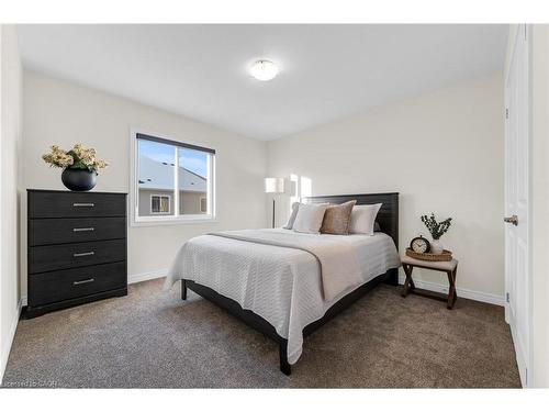 25-205 Thames Way, Mount Hope, ON - Indoor Photo Showing Bedroom