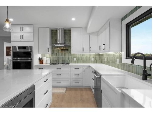 3169 King Street, Vineland, ON - Indoor Photo Showing Kitchen With Upgraded Kitchen