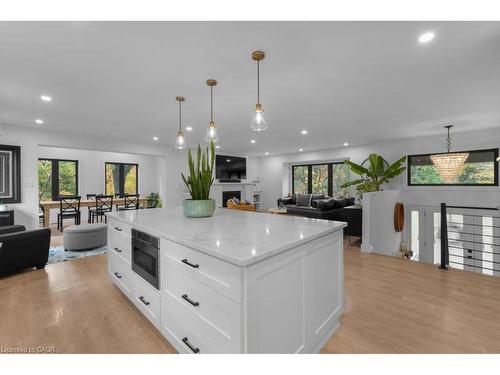 3169 King Street, Vineland, ON - Indoor Photo Showing Kitchen With Upgraded Kitchen