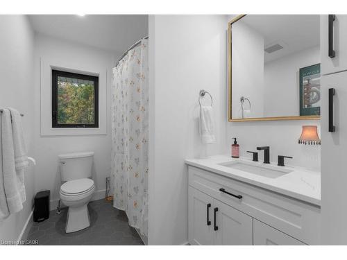 3169 King Street, Vineland, ON - Indoor Photo Showing Bathroom