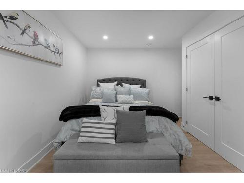 3169 King Street, Vineland, ON - Indoor Photo Showing Bedroom