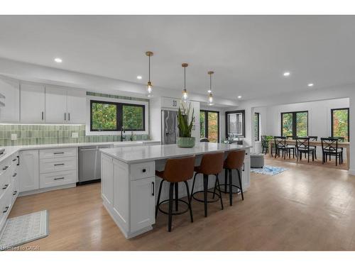 3169 King Street, Vineland, ON - Indoor Photo Showing Kitchen With Upgraded Kitchen