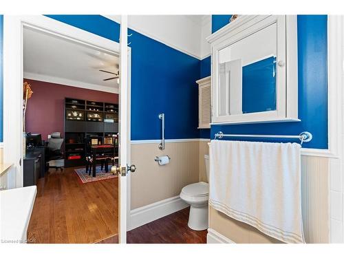 64 Florence Street, Hamilton, ON - Indoor Photo Showing Bathroom