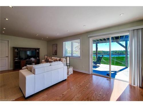 115 Turnberry Trail, Welland, ON - Indoor Photo Showing Living Room