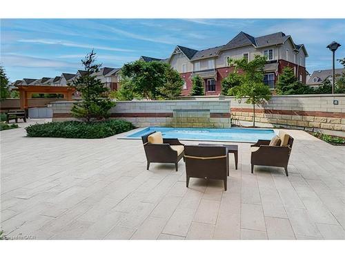 707-2379 Central Park Drive, Oakville, ON - Outdoor