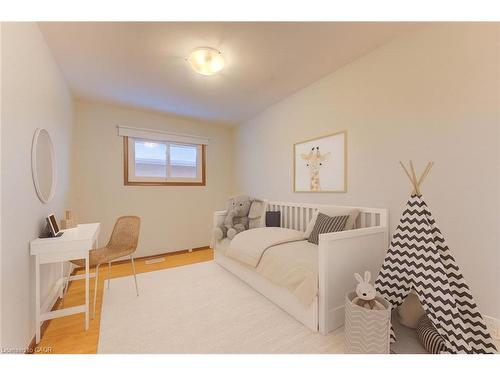 50 Fairlawn Road, Kitchener, ON - Indoor Photo Showing Bedroom
