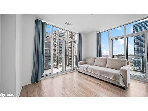Ph 1007-1195 The Queensway Avenue, Toronto, ON - Indoor Photo Showing Living Room