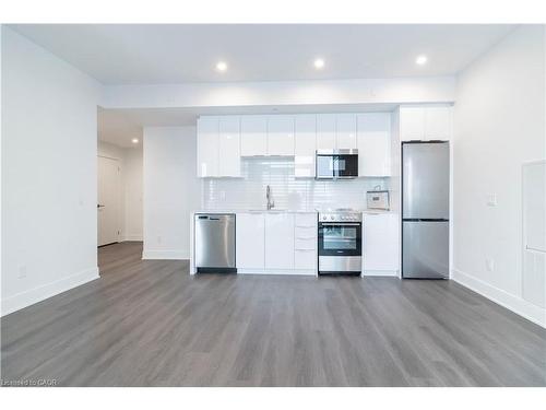 2910-25 Wellington Street S, Kitchener, ON - Indoor Photo Showing Kitchen With Stainless Steel Kitchen With Upgraded Kitchen