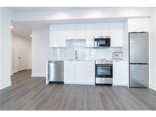 2910-25 Wellington Street S, Kitchener, ON - Indoor Photo Showing Kitchen With Stainless Steel Kitchen With Upgraded Kitchen