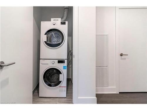 2910-25 Wellington Street S, Kitchener, ON - Indoor Photo Showing Laundry Room
