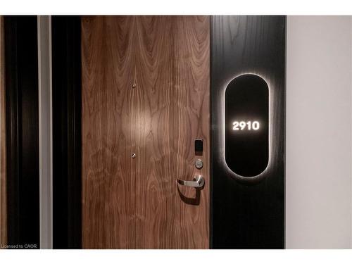 2910-25 Wellington Street S, Kitchener, ON - Indoor