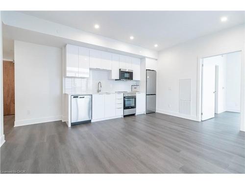 2910-25 Wellington Street S, Kitchener, ON - Indoor Photo Showing Kitchen With Stainless Steel Kitchen