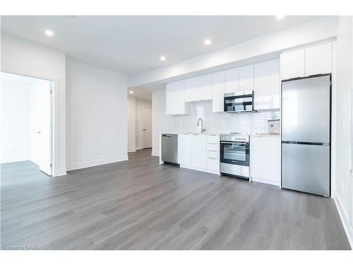 2910-25 Wellington Street S, Kitchener, ON - Indoor Photo Showing Kitchen With Stainless Steel Kitchen