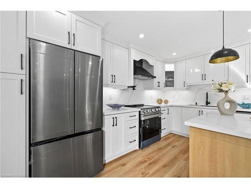 40 Westaway Place, Hamilton, ON - Indoor Photo Showing Kitchen With Upgraded Kitchen