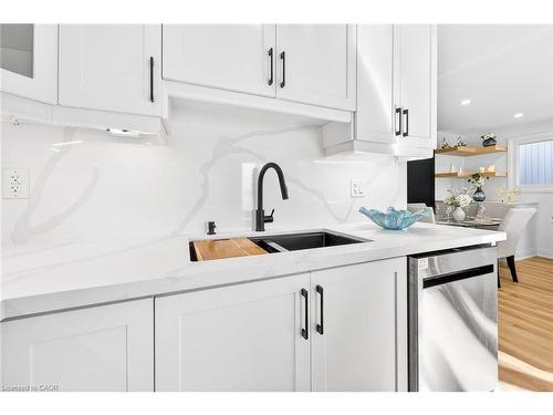 40 Westaway Place, Hamilton, ON - Indoor Photo Showing Kitchen With Double Sink With Upgraded Kitchen