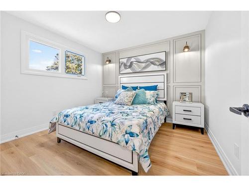 40 Westaway Place, Hamilton, ON - Indoor Photo Showing Bedroom