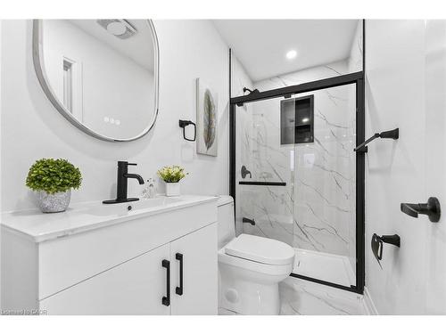 40 Westaway Place, Hamilton, ON - Indoor Photo Showing Bathroom