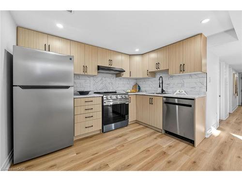 40 Westaway Place, Hamilton, ON - Indoor Photo Showing Kitchen