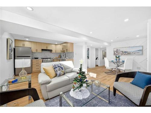 40 Westaway Place, Hamilton, ON - Indoor Photo Showing Living Room