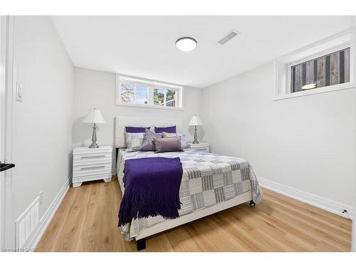 40 Westaway Place, Hamilton, ON - Indoor Photo Showing Bedroom