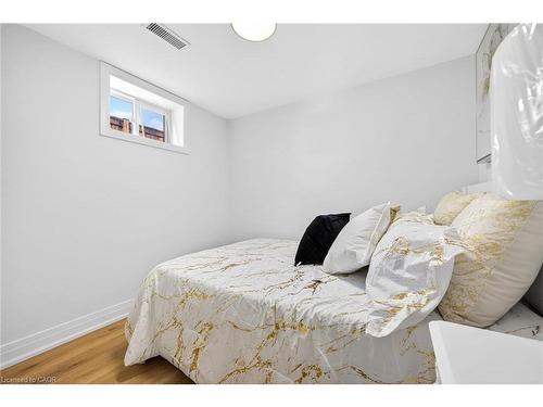 40 Westaway Place, Hamilton, ON - Indoor Photo Showing Bedroom