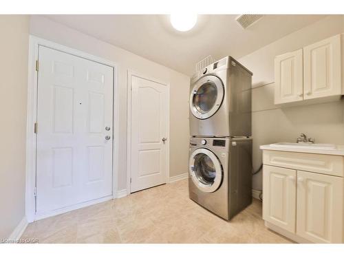 11-4211 Millcroft Park Drive, Burlington, ON - Indoor Photo Showing Laundry Room