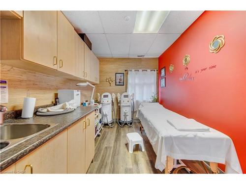 938 King Street W, Kitchener, ON 