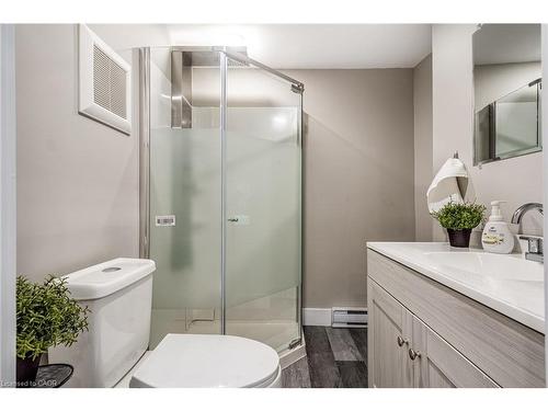 100 Sherman Avenue N, Hamilton, ON - Indoor Photo Showing Bathroom